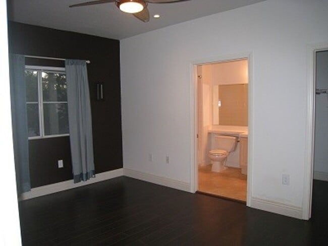 Building Photo - UPSTAIRS CONDO! 2 BEDROOMS 2 BATHROOMS WIT...