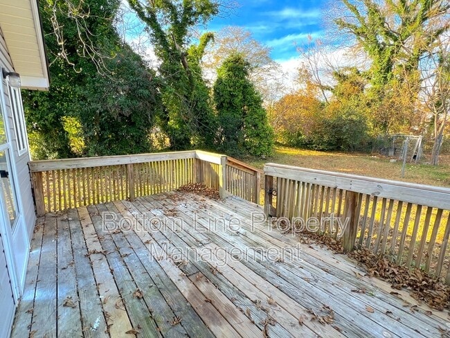 Building Photo - 118 Nat Barber Ave