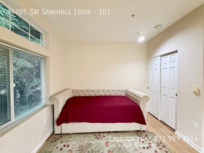 Building Photo - 14705 SW Sandhill Loop