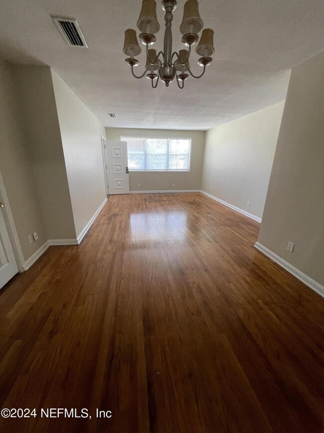 Building Photo - 1038 Arco Dr