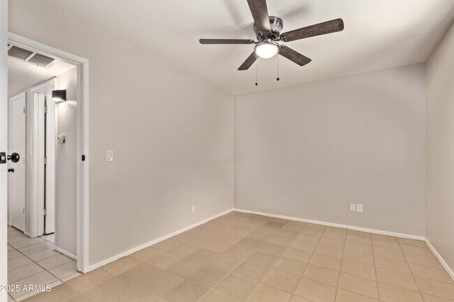 Building Photo - 514 S Bellview