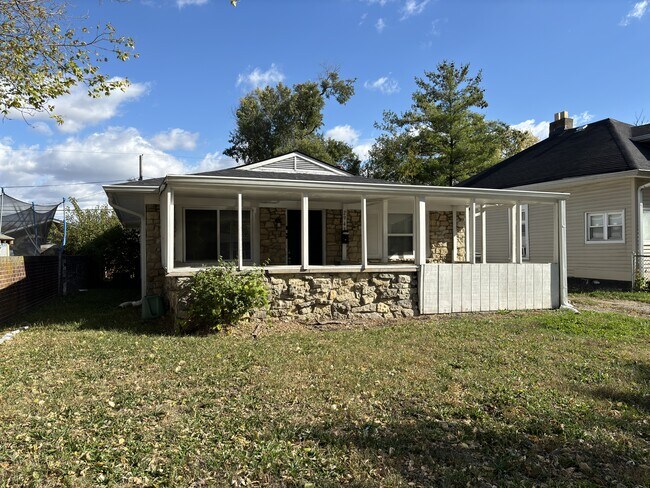 Building Photo - 2943 Hillside Ave