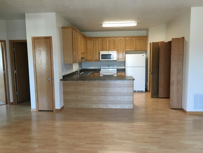 Building Photo - 131 Oakridge Ave