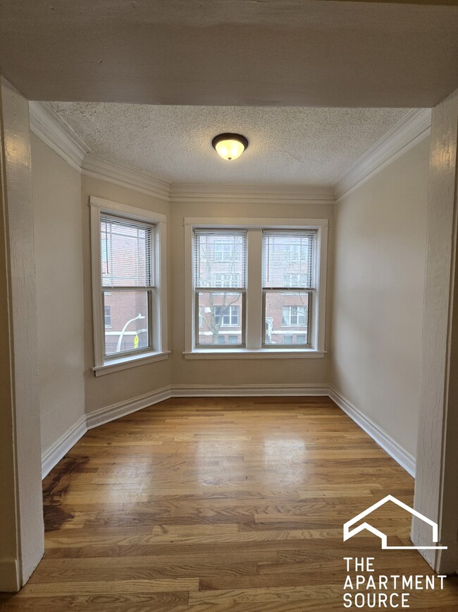 Building Photo - 7509 N Greenview Ave