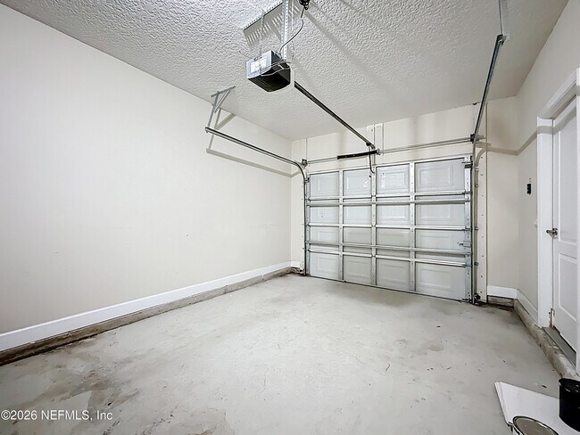 Building Photo - 4320 Ellipse Dr