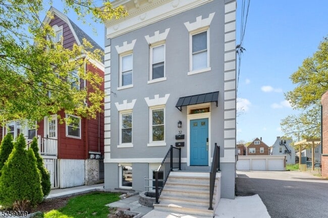 Primary Photo - 32 Willowdale Ave