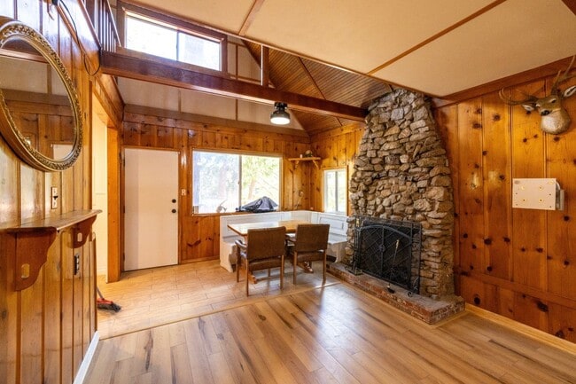Building Photo - 2242 Deep Creek Dr