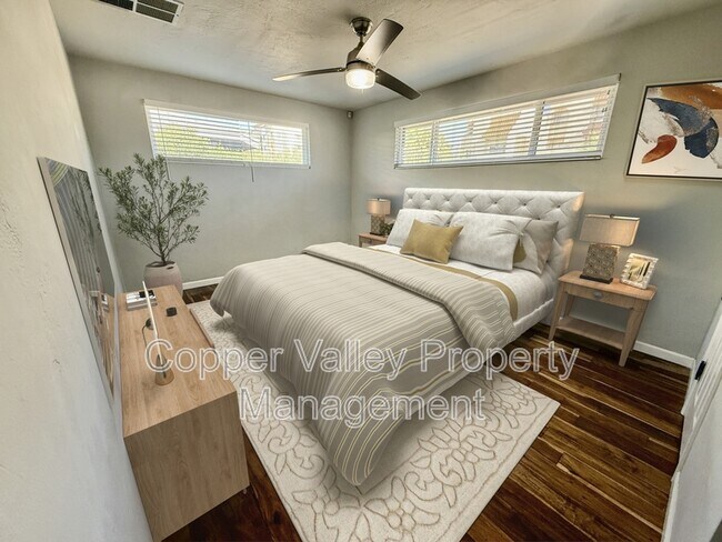 Building Photo - 501 W Glenrosa Ave