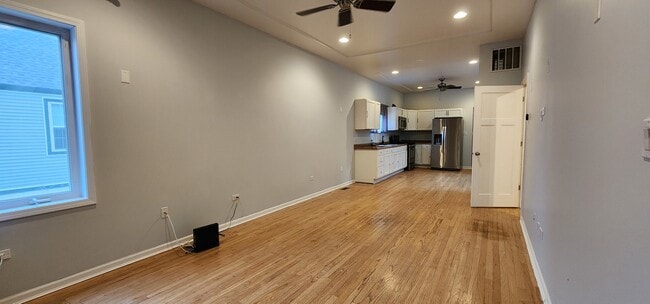 Building Photo - 5014 S Christiana Ave