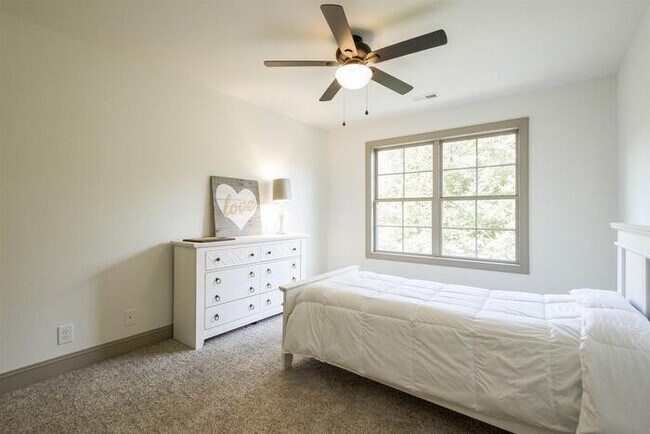 Building Photo - 709 Courtland Ave