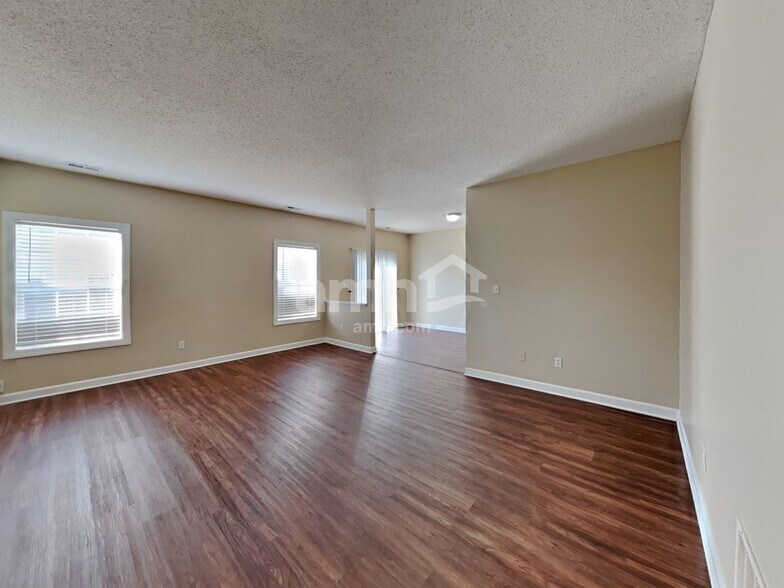 Building Photo - 9675 Lomax Dr