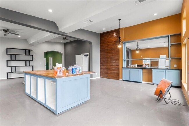 Building Photo - 17621 Stacey Ln