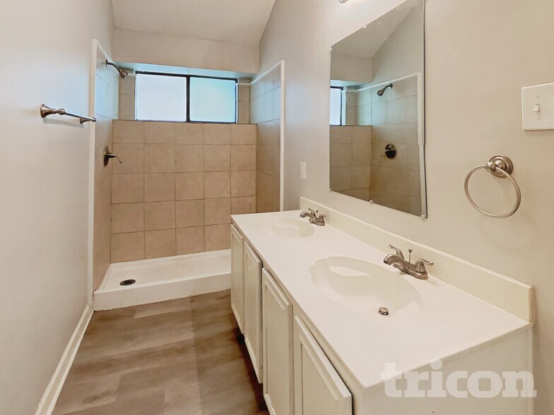 Building Photo - 212 Sunset Dr