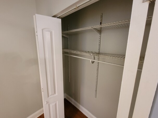 Building Photo - 1369 W Greenleaf Ave