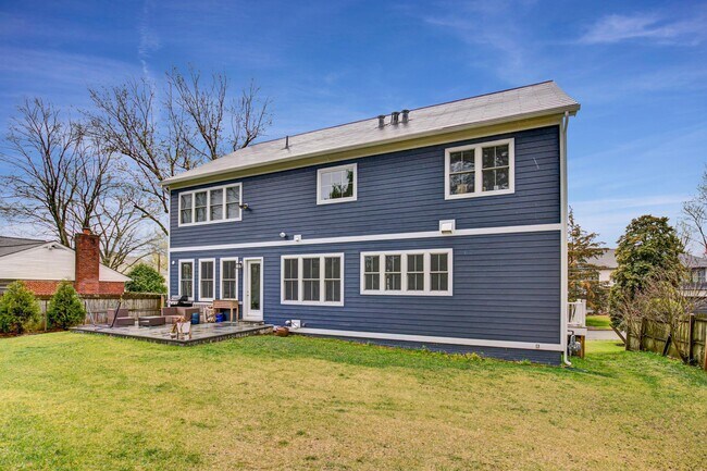 Building Photo - 7018 Statendam Ct