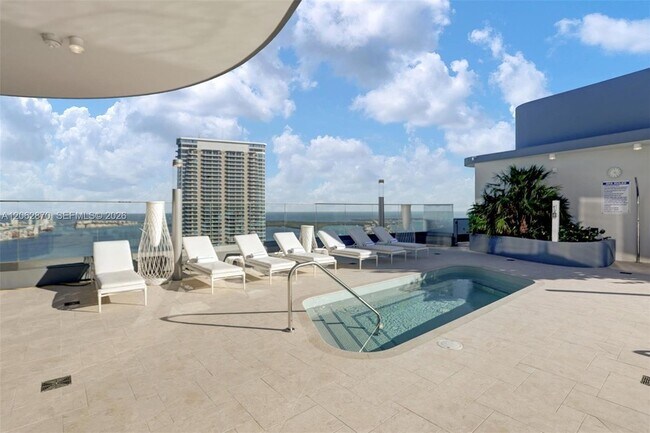 Building Photo - 1000 Brickell Plaza