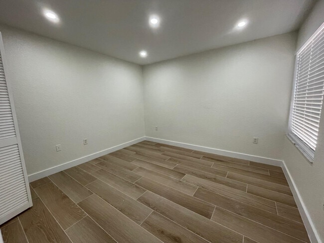 Building Photo - 12472 SW 44th Ct