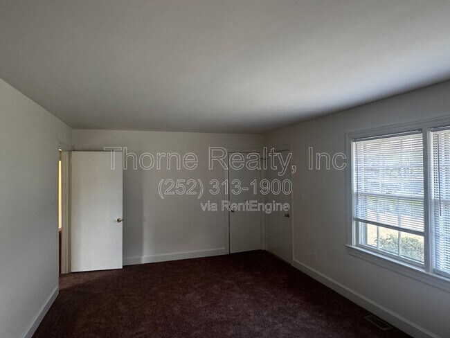 Building Photo - 3920 Sunset Ave