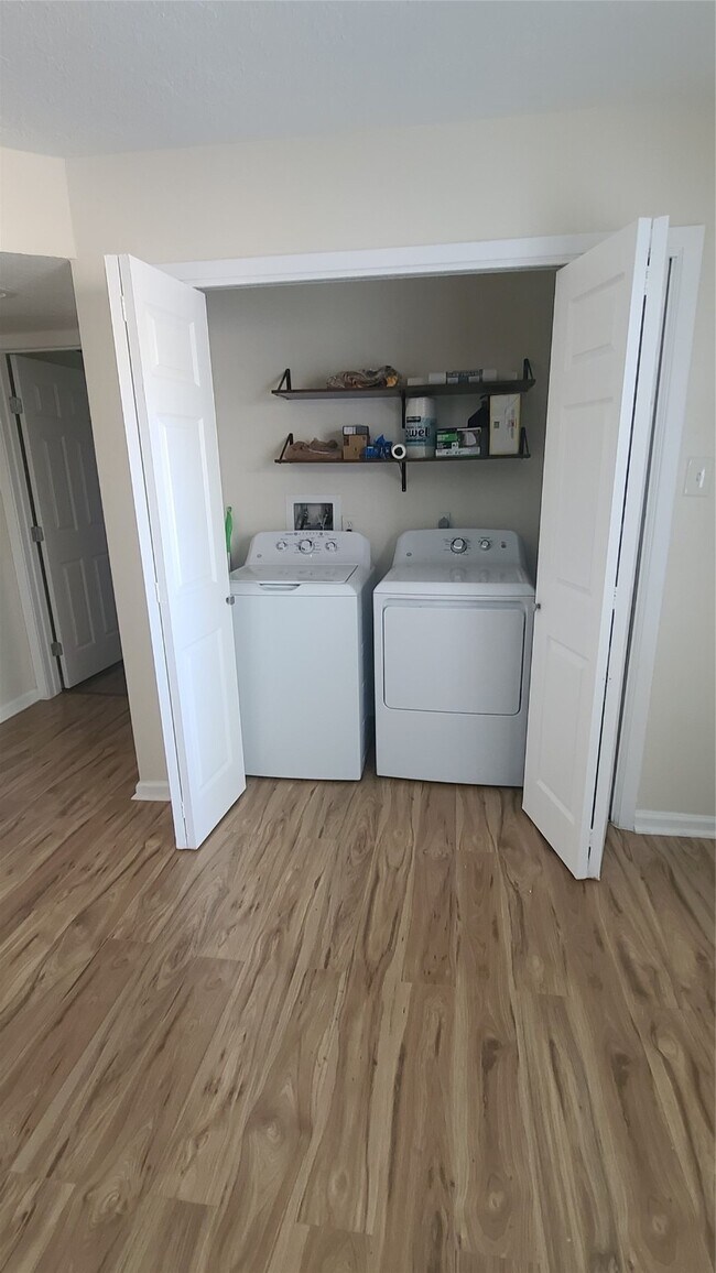 Building Photo - 19538 Hollowlog Dr