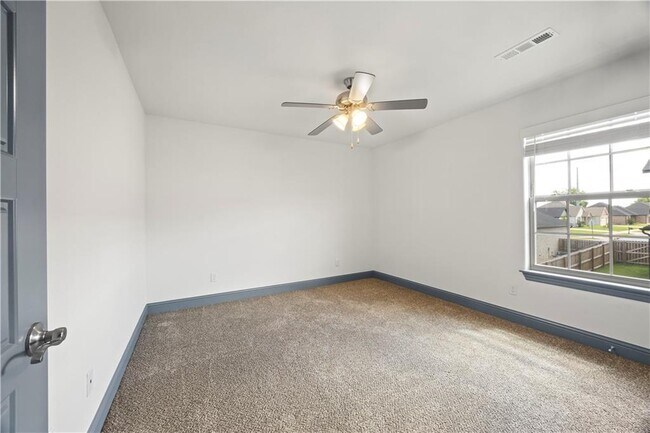 Building Photo - 240 Vicks Cir
