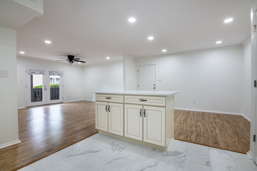 Building Photo - 500 Woodland Dr