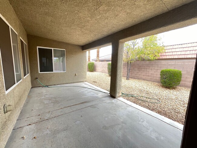 Building Photo - Southwest are 3 bedrooms and 2bathrooms si...