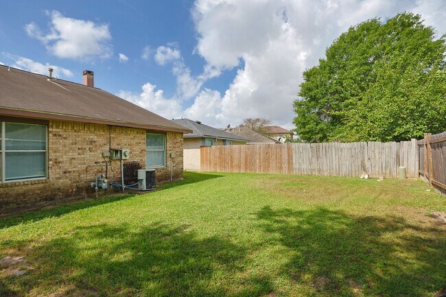 Building Photo - 19938 Laurel Trail Dr