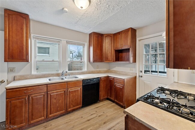Building Photo - 4367 E 139th St