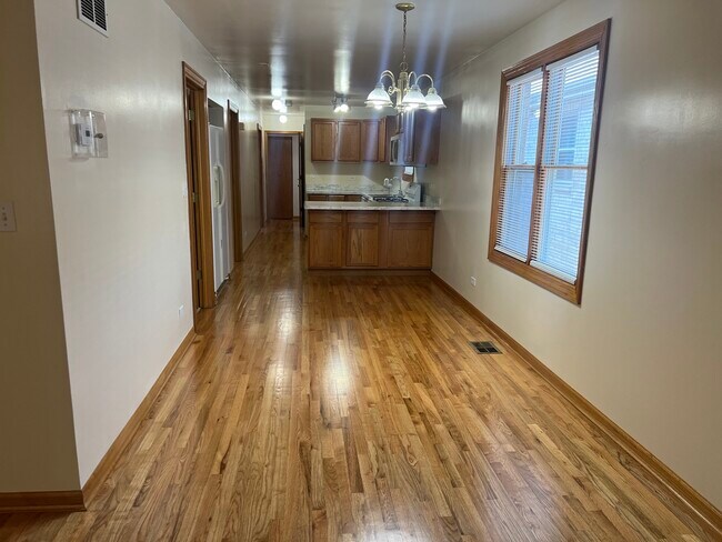 Building Photo - 5119 W Bloomingdale Ave