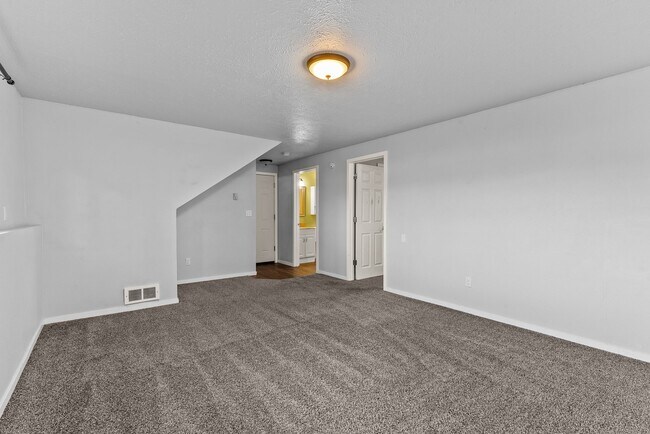 Building Photo - 2715 N Whipple Ct