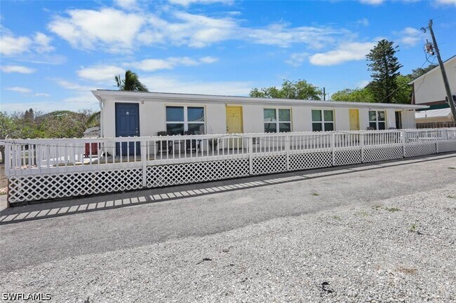 Building Photo - 407 Mango Ave
