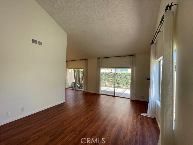 Building Photo - 5315 Village Cir Dr