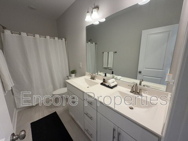 Building Photo - 2211 Montebell View Dr