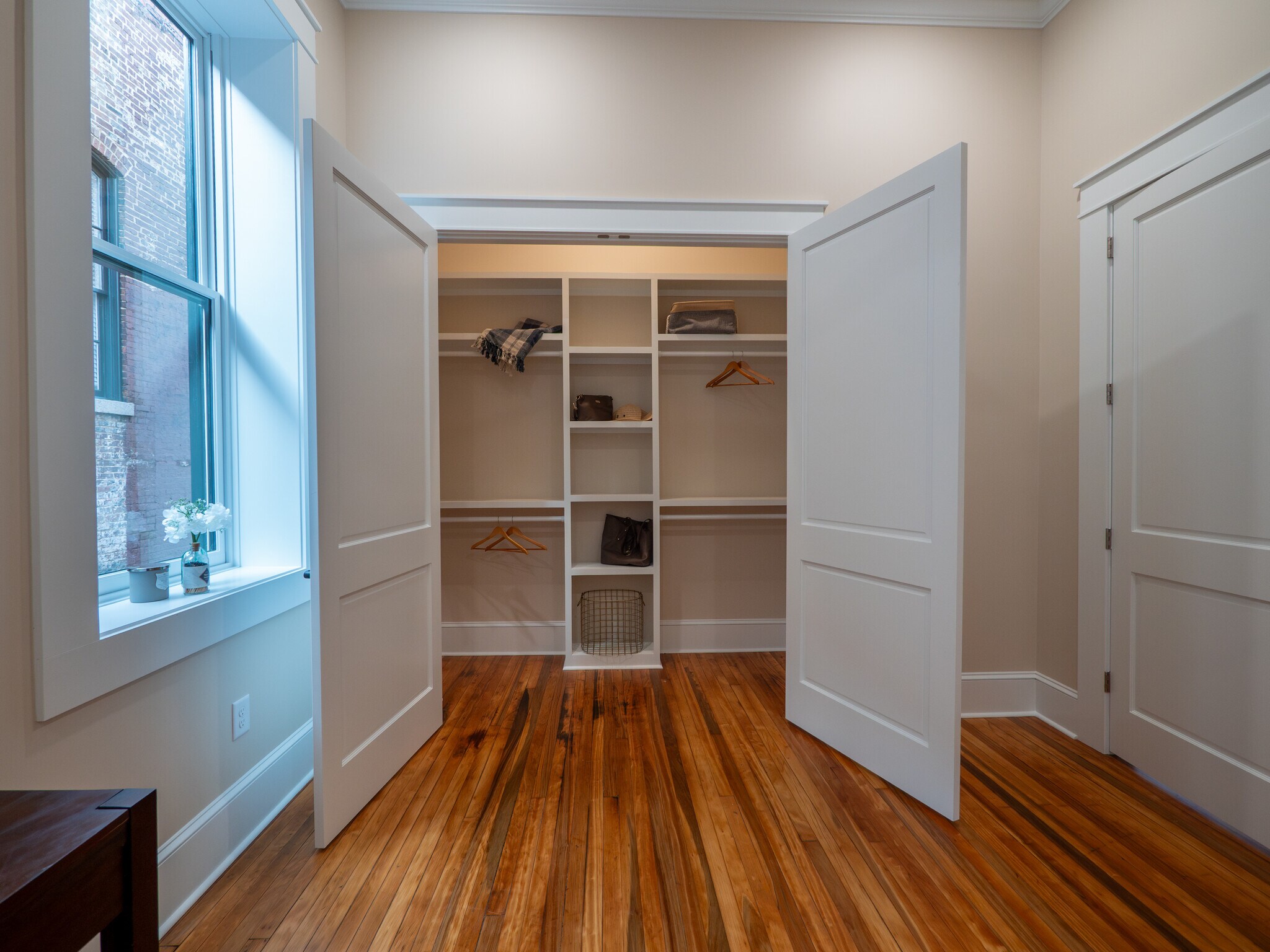 Building Photo - 121 N Main St