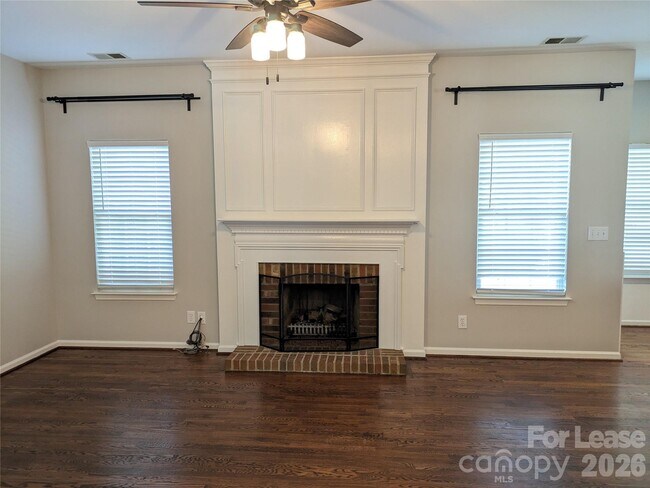 Building Photo - 279 Chandeleur Dr