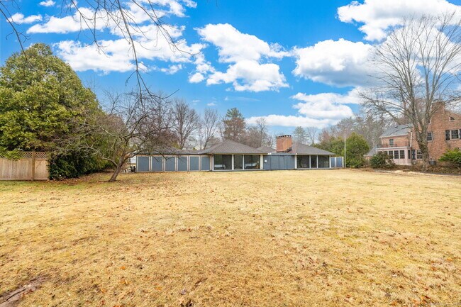 Building Photo - 1560 Asylum Ave