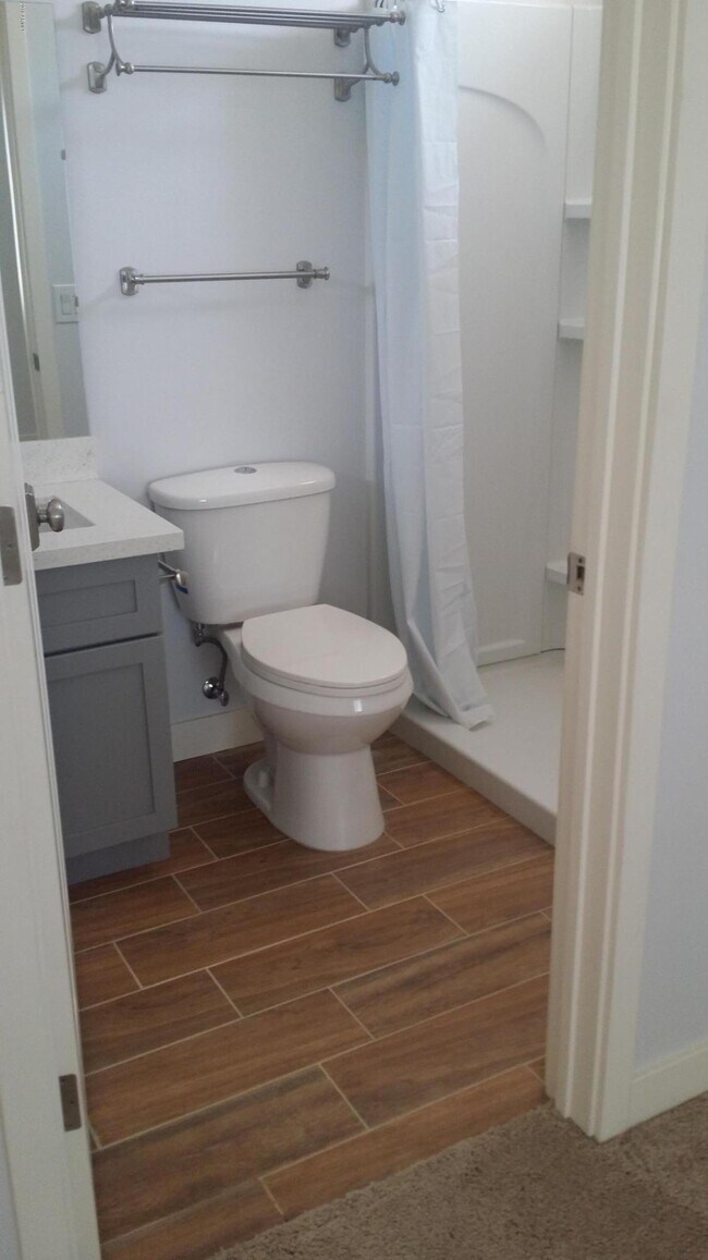 Building Photo - 1341 E Polk St