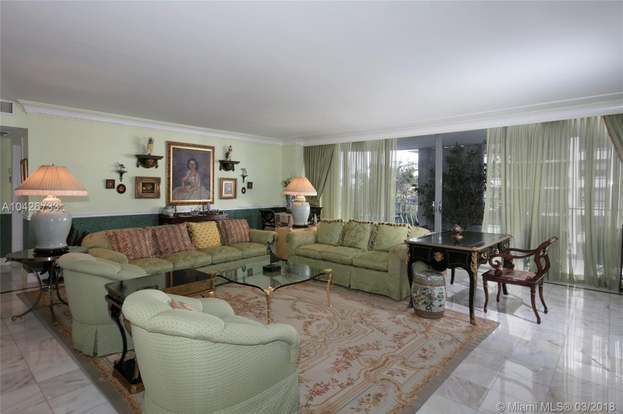 Building Photo - 10155 Collins Ave