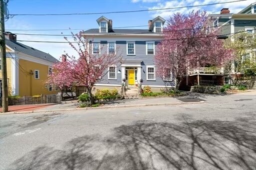 Building Photo - 22 Halsey St