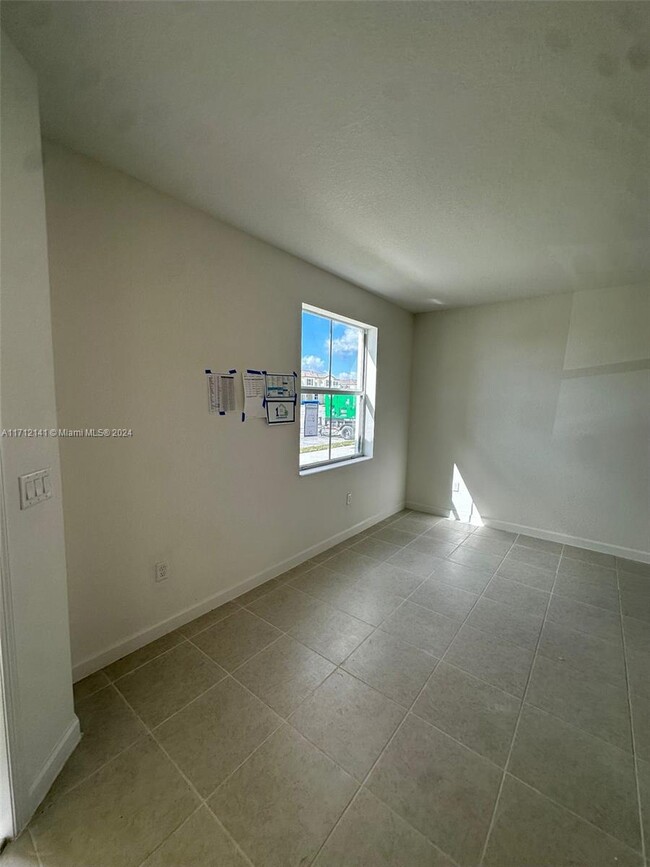 Building Photo - $2,500 2671 SE 28 St Drive