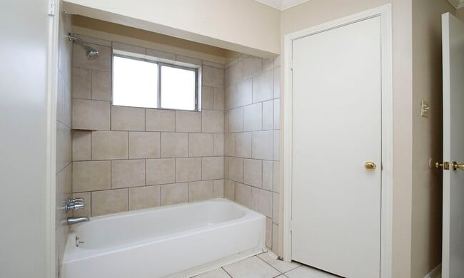 Building Photo - 21306 Park Run Dr