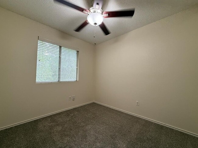 Building Photo - 2304 Granberry Dr