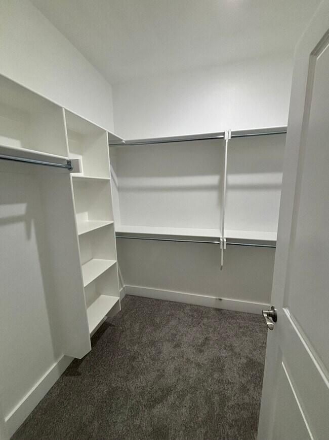 Building Photo - 470 Azurite Rd