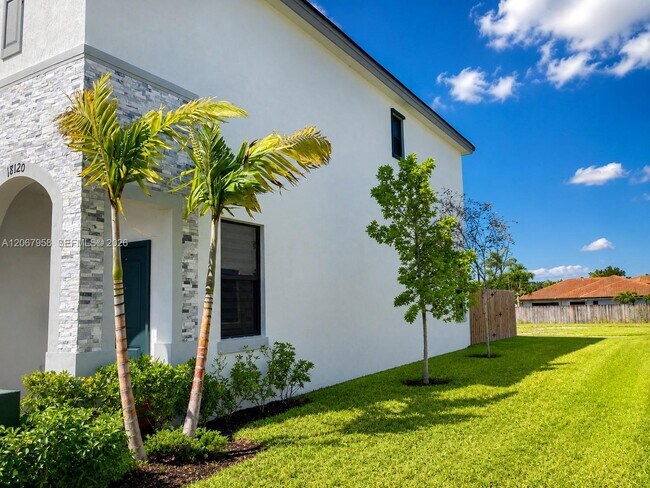 Building Photo - 18120 SW 148th Rd