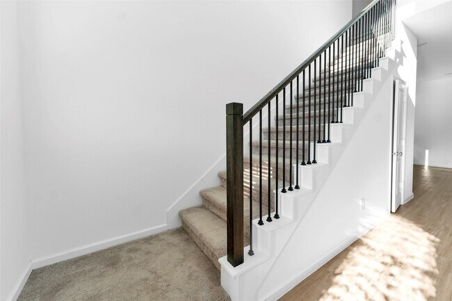 Building Photo - 1426 Northwood Blf Ln