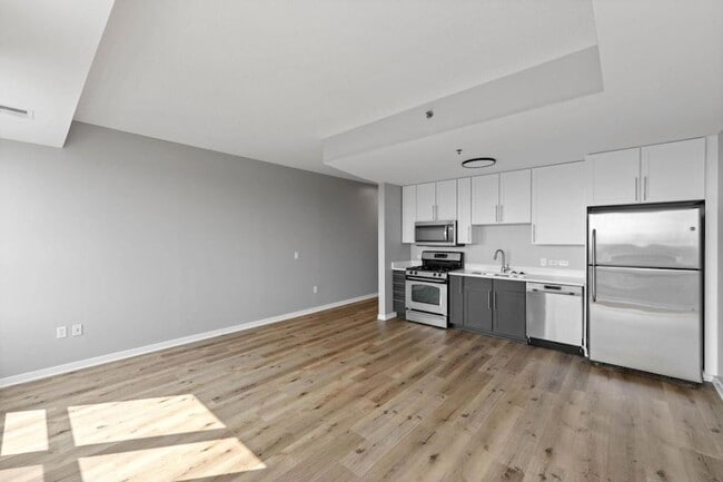Building Photo - 929 Portland Ave S