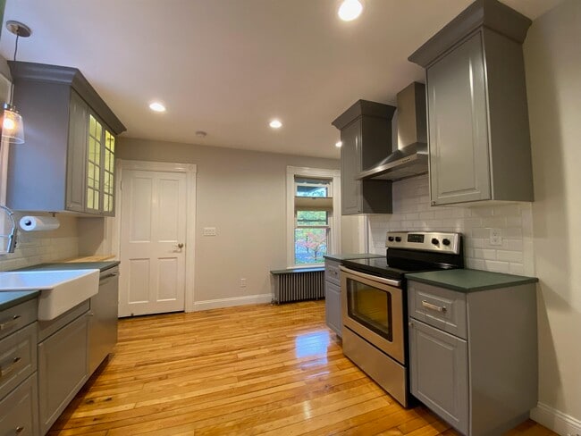 Building Photo - 15 Summit St