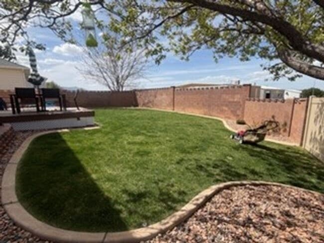 Building Photo - Beautiful 4 Bed / 2.5 Bath Home in Quiet Neighborhood