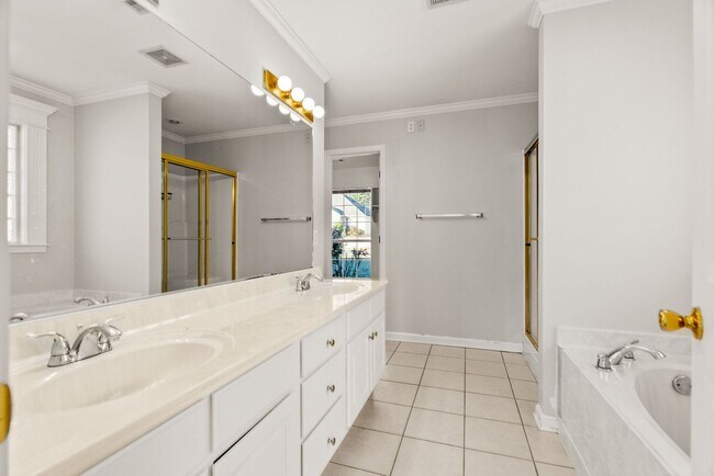 Building Photo - 12711 Misty Creek Dr