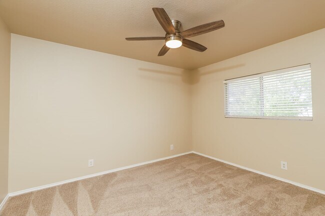 Building Photo - 5710 Sherbrooke Oak